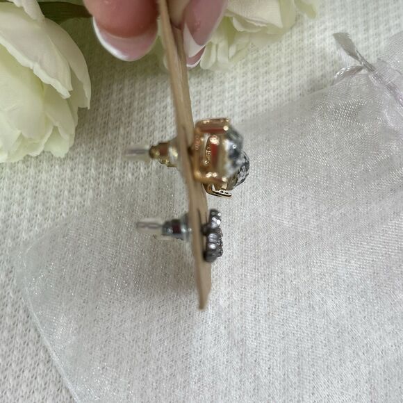 New Plunder Design Heart Stud Earrings Jewelry White Women’s - Picture 2 of 3